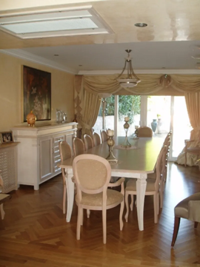 Dining room at 80s Barnet detached house, D1826 (photo 6)