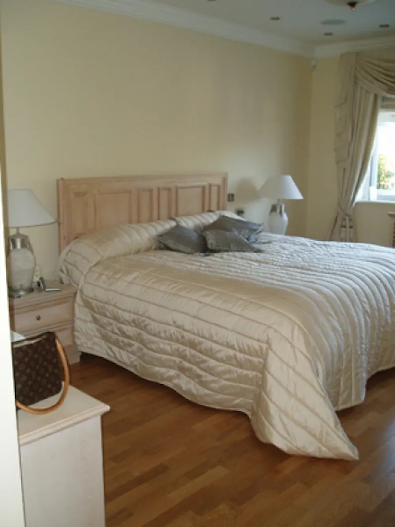 Bedroom at 80s Barnet detached house, D1826 (photo 11)