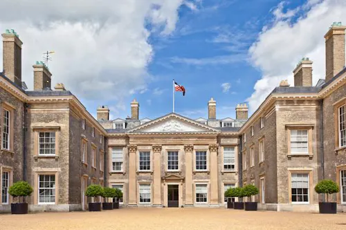 Grand estate in Northampton, A1117