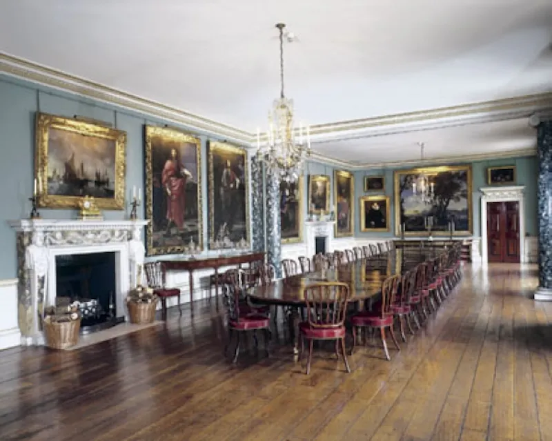 Dining room at Grand estate in Northampton, A1117 (photo 12)