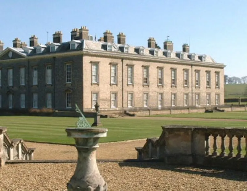 Garden at Grand estate in Northampton, A1117 (photo 31)