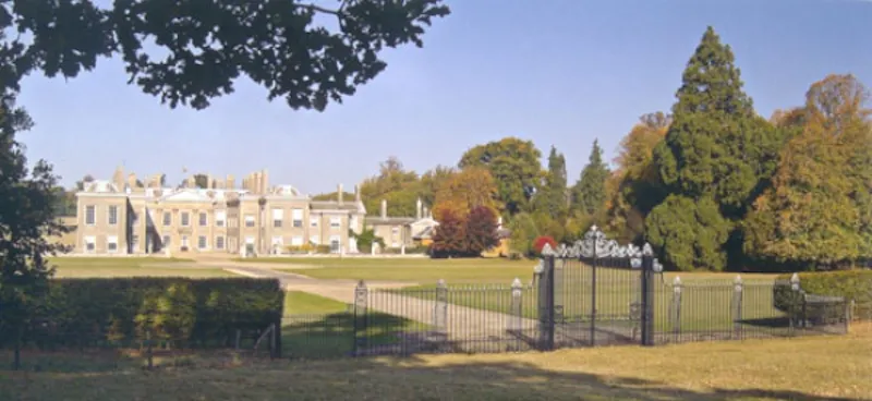 Gate at Grand estate in Northampton, A1117 (photo 32)