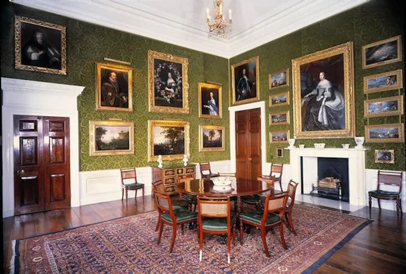 Dining room at Grand estate in Northampton, A1117 (photo 14)