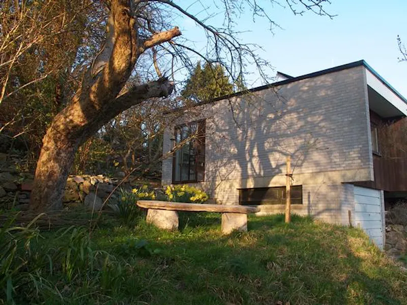 Mid-century gem in Farnham, D1888 (photo 2)