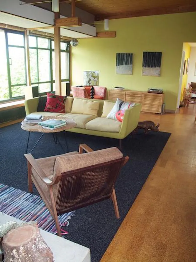 Living Room at Mid-century gem in Farnham, D1888 (photo 3)