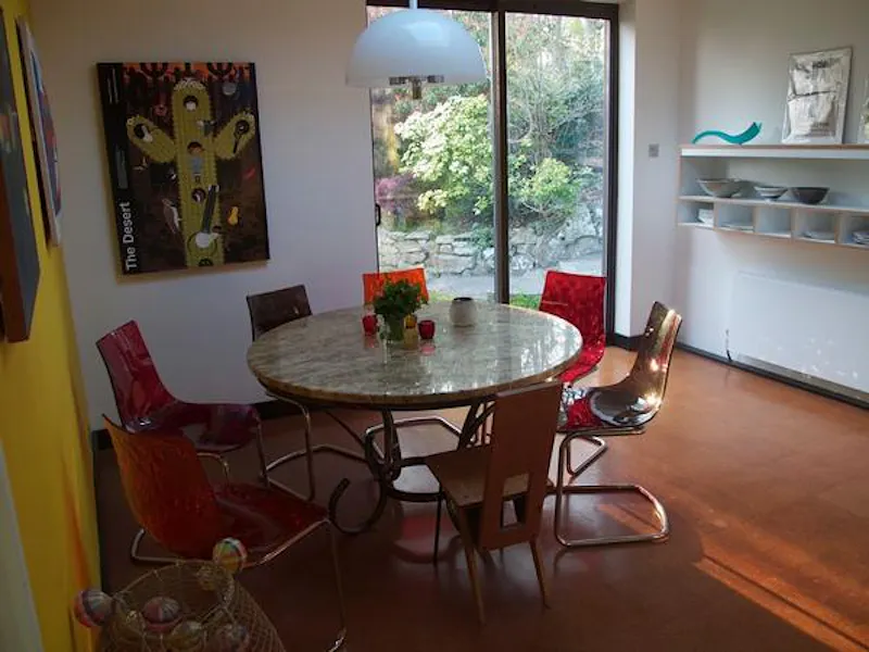 Dining room at Mid-century gem in Farnham, D1888 (photo 8)