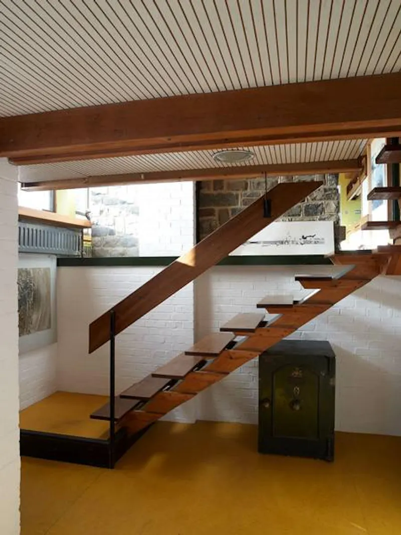 Mid-century gem in Farnham, D1888 (photo 25)