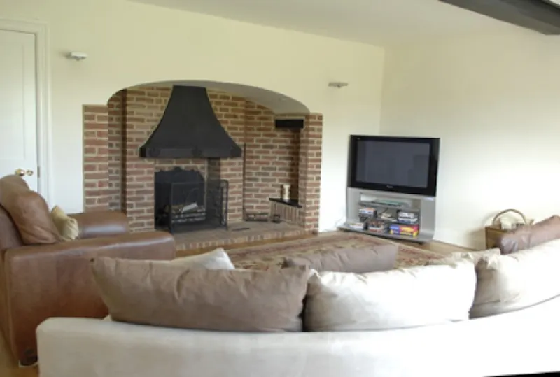 Fireplace at Farnham country house, D1916 (photo 3)