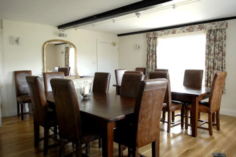 Dining room at Farnham country house, D1916 (photo 4)