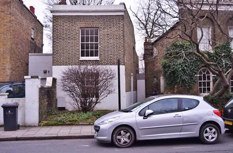 Unmodernised Stockwell House, A1153 (photo 1)