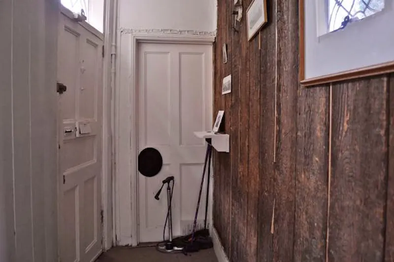 Entrance hall at Unmodernised Stockwell House, A1153 (photo 2)