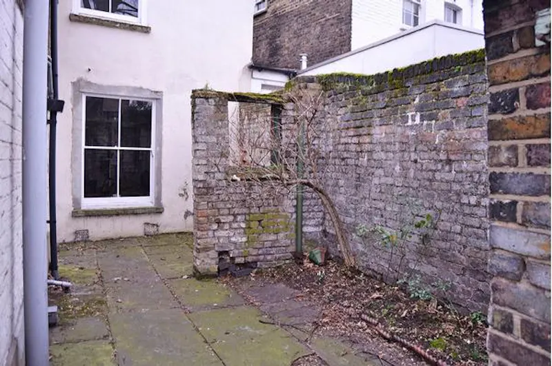 Unmodernised Stockwell House, A1153 (photo 24)