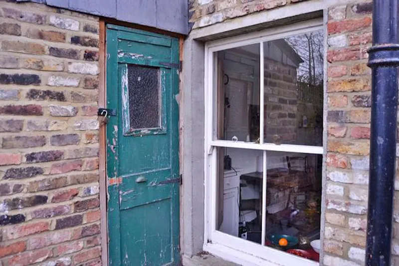 Unmodernised Stockwell House, A1153 (photo 25)