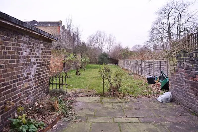 Unmodernised Stockwell House, A1153 (photo 29)