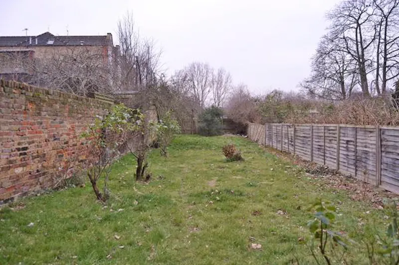Garden at Unmodernised Stockwell House, A1153 (photo 30)