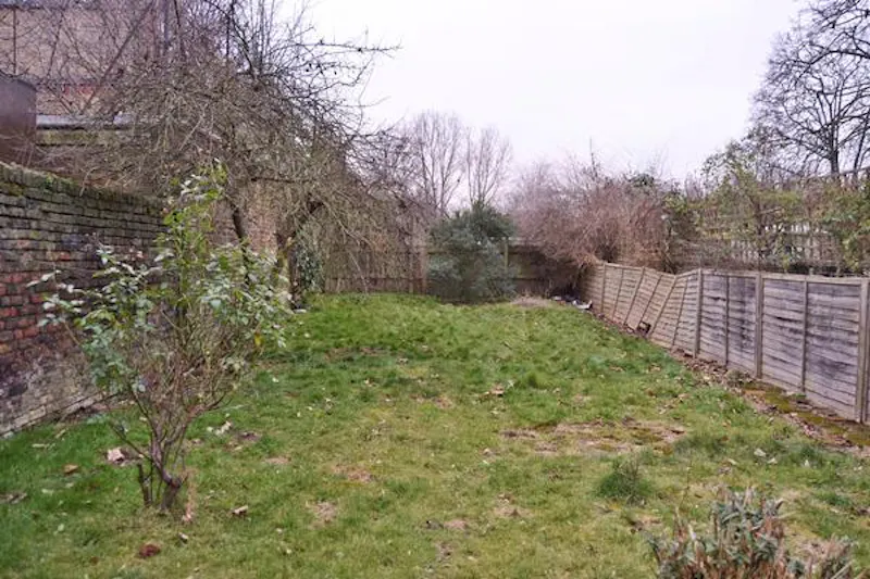 Unmodernised Stockwell House, A1153 (photo 31)