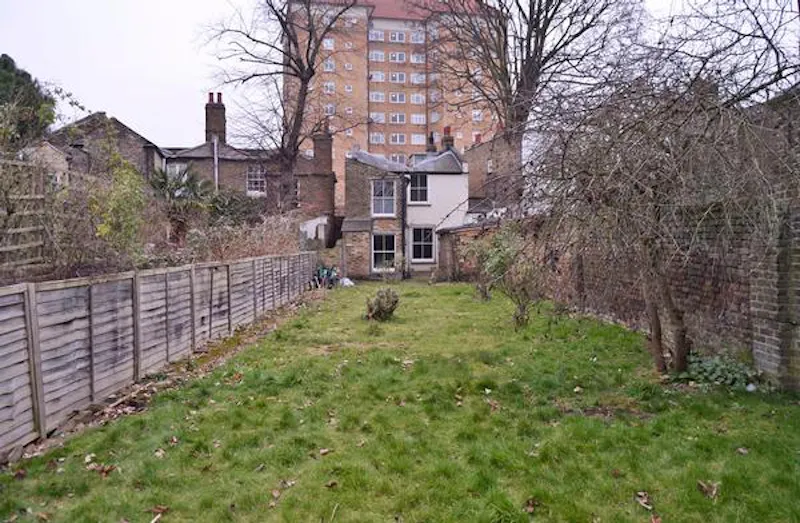 Unmodernised Stockwell House, A1153 (photo 32)