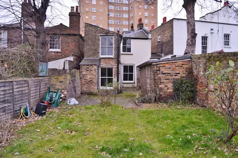 Shed at Unmodernised Stockwell House, A1153 (photo 33)