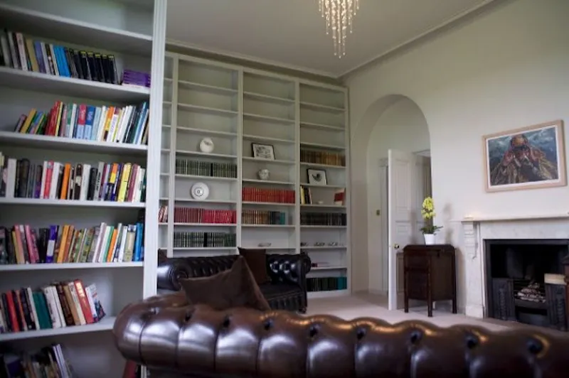 Library at Elevated Georgian Suffolk house, M264 (photo 7)