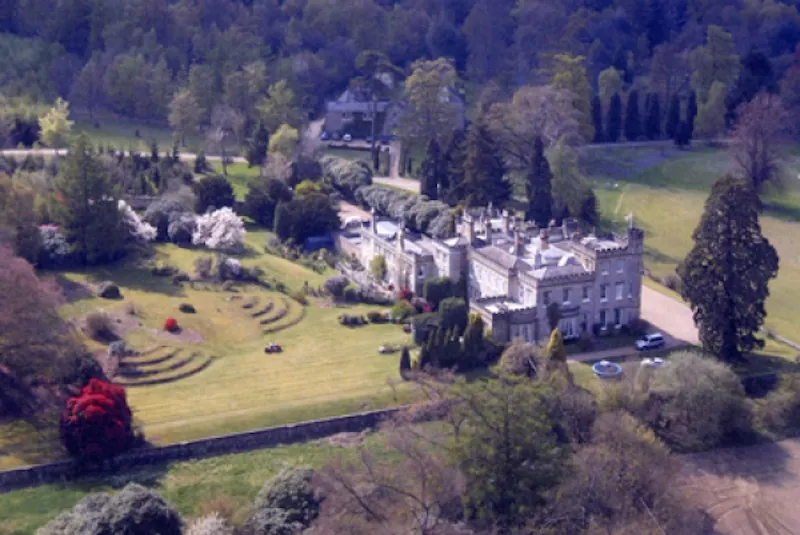 Garden - formal at Wing of Grade II Horsham estate, A1172 (photo 4)