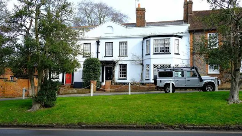 Wokingham cottage, A1174 (photo 1)