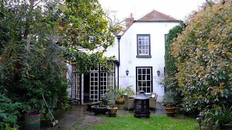Wokingham cottage, A1174 (photo 34)