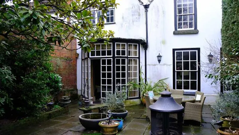 Wokingham cottage, A1174 (photo 35)