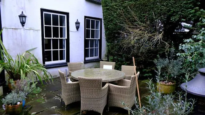 Wokingham cottage, A1174 (photo 37)