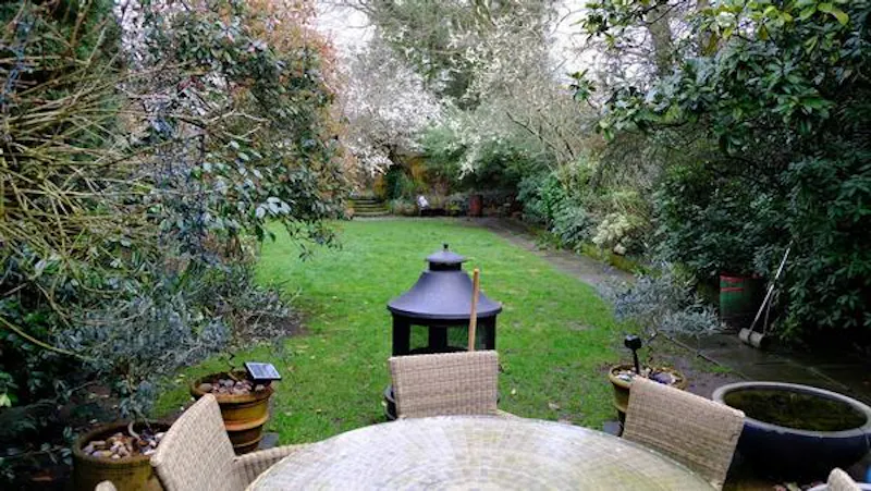 Wokingham cottage, A1174 (photo 38)