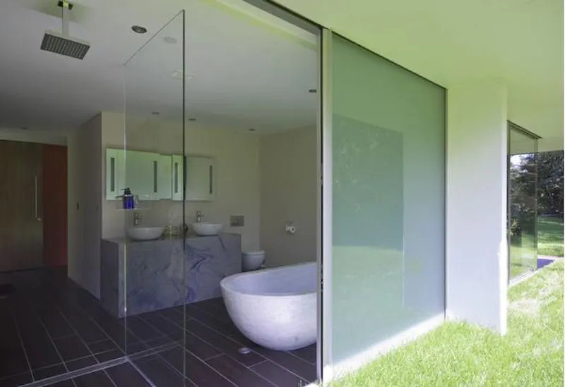 Bathroom at Modernist Hormonden pavilion, D1278 (photo 13)