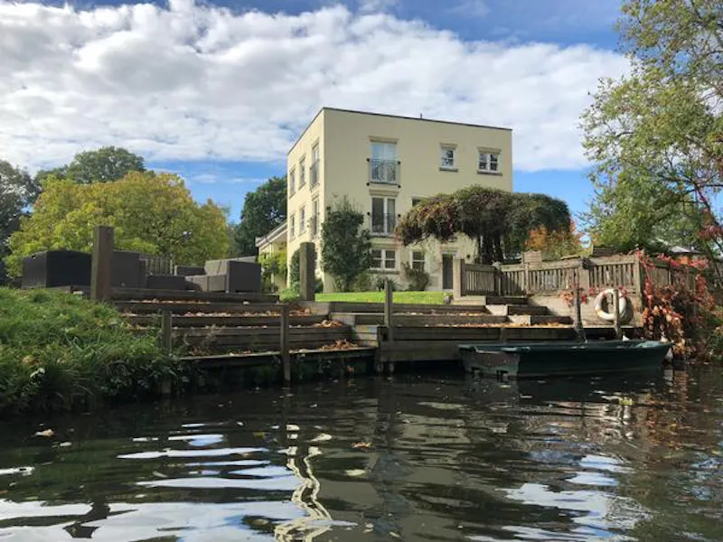 Riverside Cookham house, D1835 (photo 1)