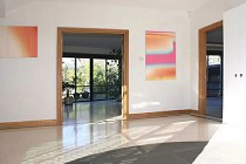 Entrance hall at Modern Finchley family home, K262 (photo 9)