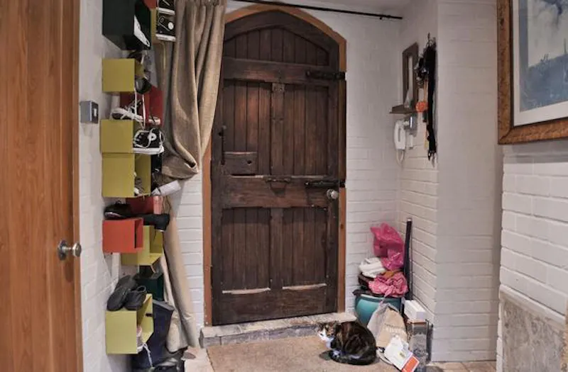 Entrance hall at Colourful Kennington apartment, F816 (photo 2)