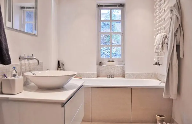 Bathroom at Colourful Kennington apartment, F816 (photo 14)