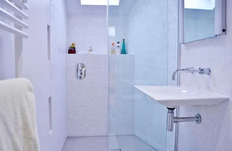 Bathroom at Colourful Kennington apartment, F816 (photo 26)