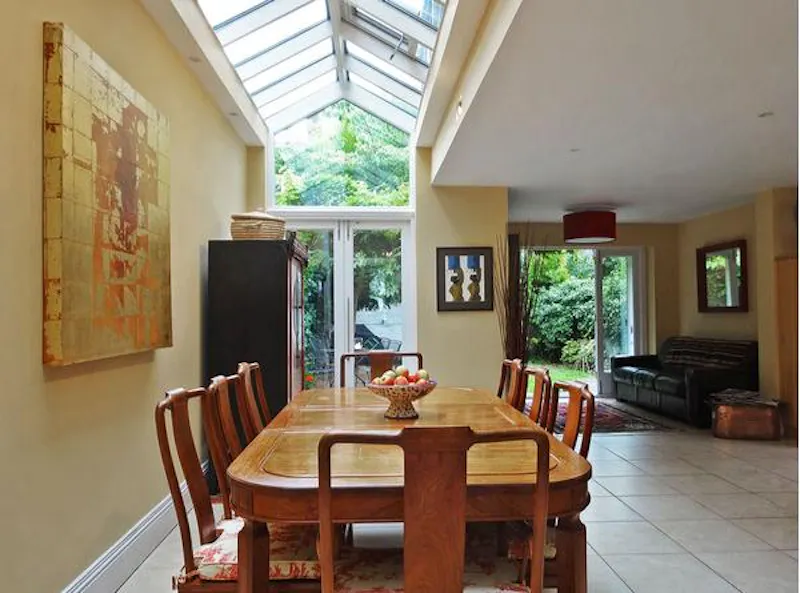Dining room at Homely Chiswick family house, E305 (photo 8)
