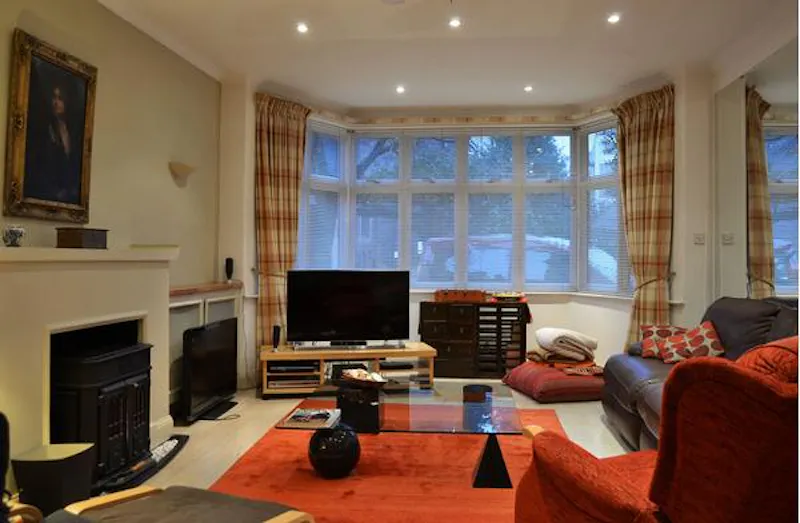 Living Room at Golders Green family house, E280 (photo 9)