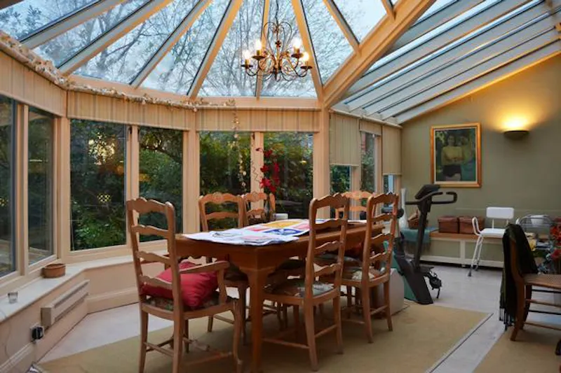 Conservatory at Golders Green family house, E280 (photo 13)