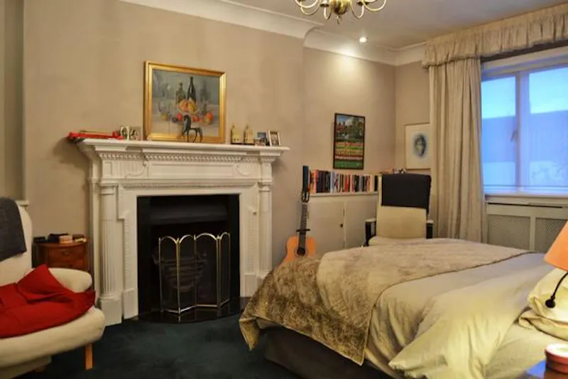 Bedroom at Golders Green family house, E280 (photo 16)