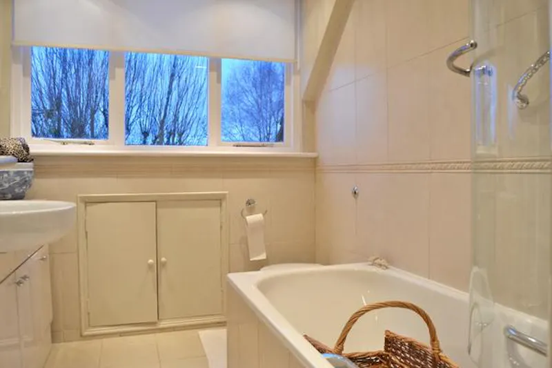 Golders Green family house, E280 (photo 22)