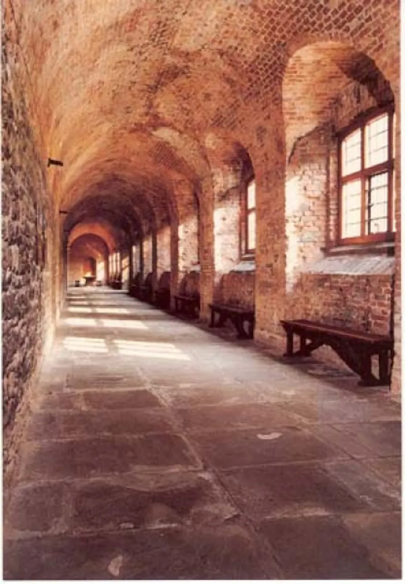 Corridor at Historic Farringdon building, P557 (photo 5)