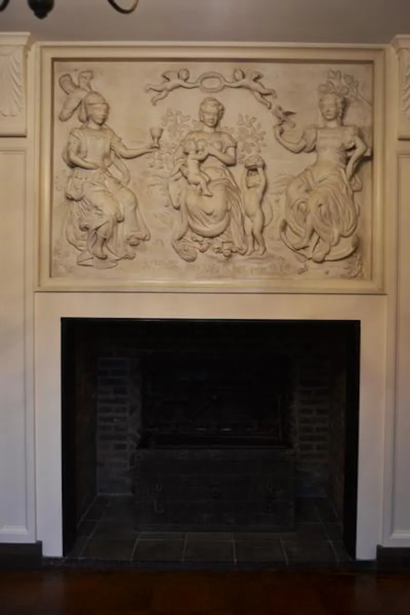 Fireplace at Historic Farringdon building, P557 (photo 9)