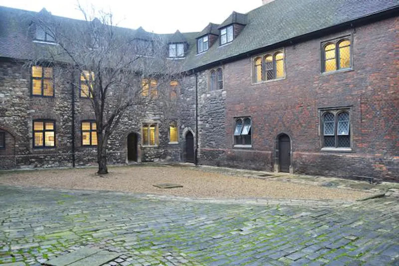 Historic Farringdon building, P557 (photo 22)