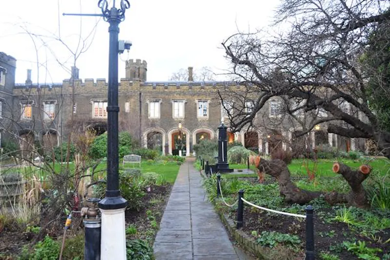 Garden at Historic Farringdon building, P557 (photo 24)