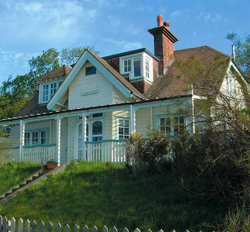 Pretty Whitstable beach house, C697