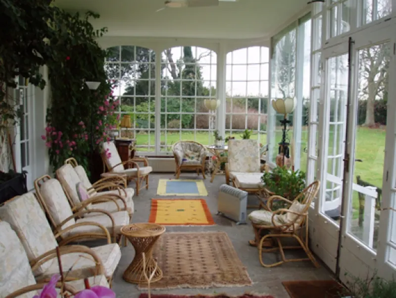 Conservatory at Merston country house, A1120 (photo 3)