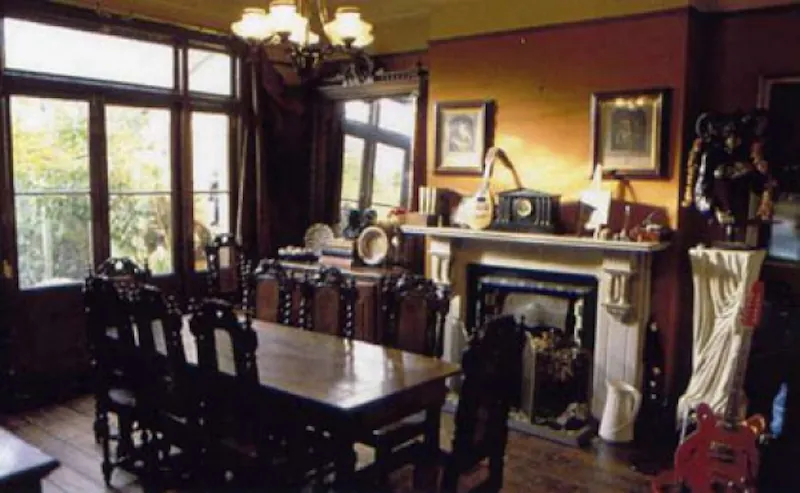 Dining room at Period House in Wandsworth, B1137 (photo 3)