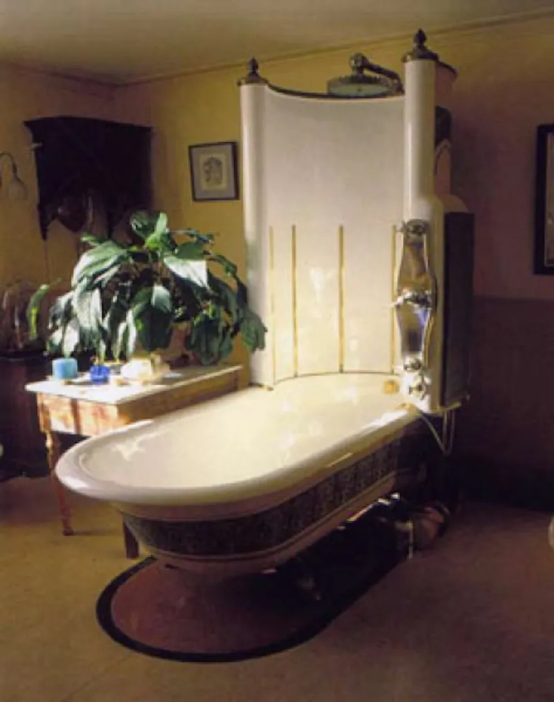Bathroom at Period House in Wandsworth, B1137 (photo 4)