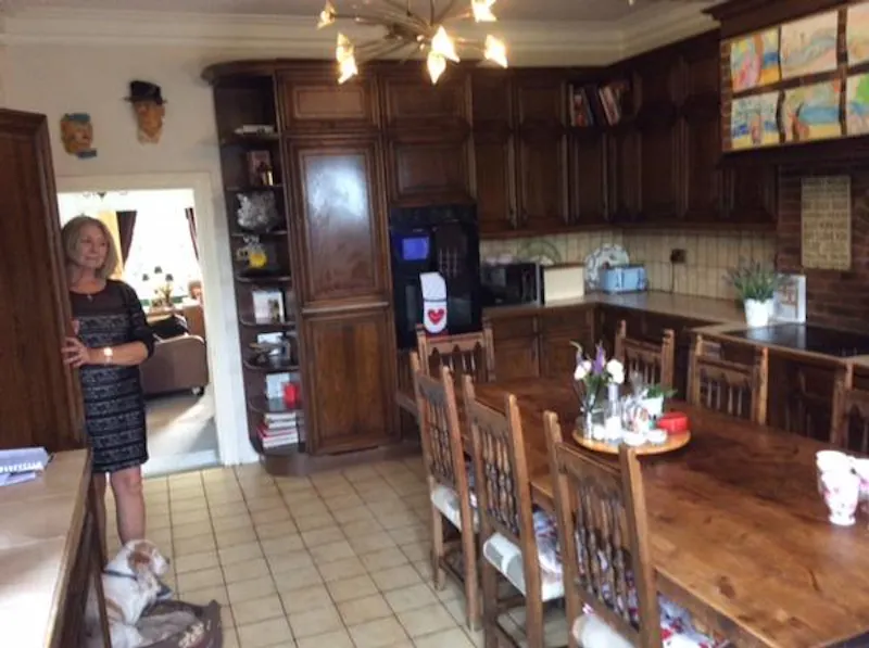 Kitchen at Country house in Leatherhead, B1239 (photo 11)