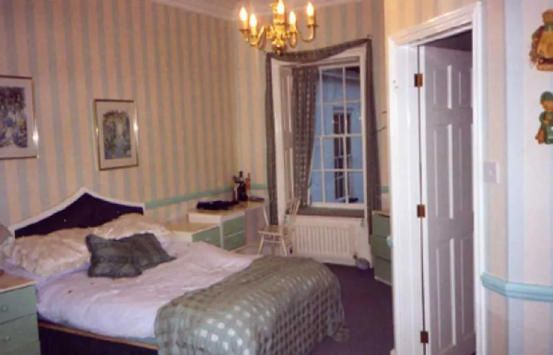Bedroom at Country house in Leatherhead, B1239 (photo 14)